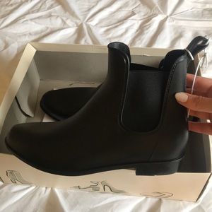Chelsea rain boots size 10